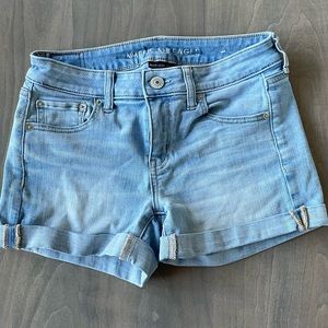 American Eagle Curve Hugging Shorts Size 4